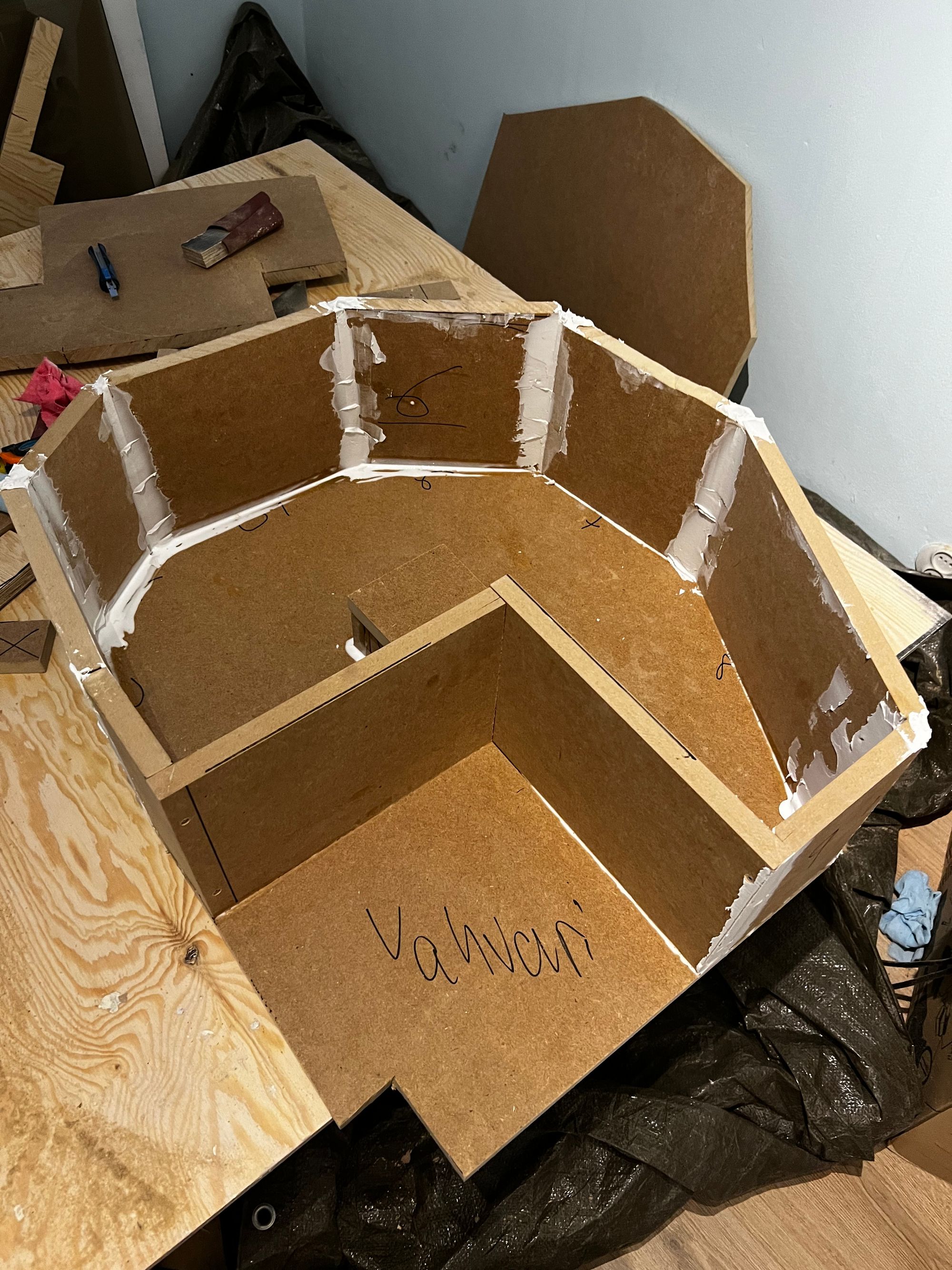 Subwoofer enclosure for e36